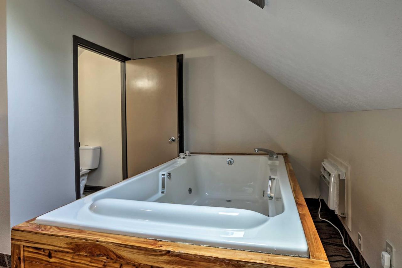Burkesville Apt With Deck, Views And Pool Access! Zewnętrze zdjęcie