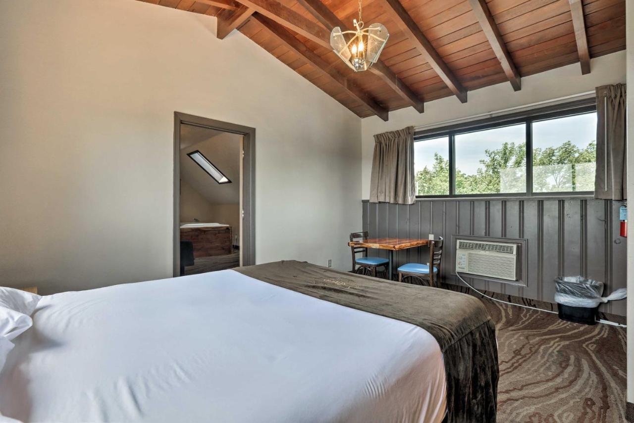 Burkesville Apt With Deck, Views And Pool Access! Zewnętrze zdjęcie